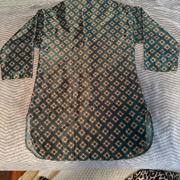 Vanity Fair Green and Red Patterned Top - Picture 2 of 8